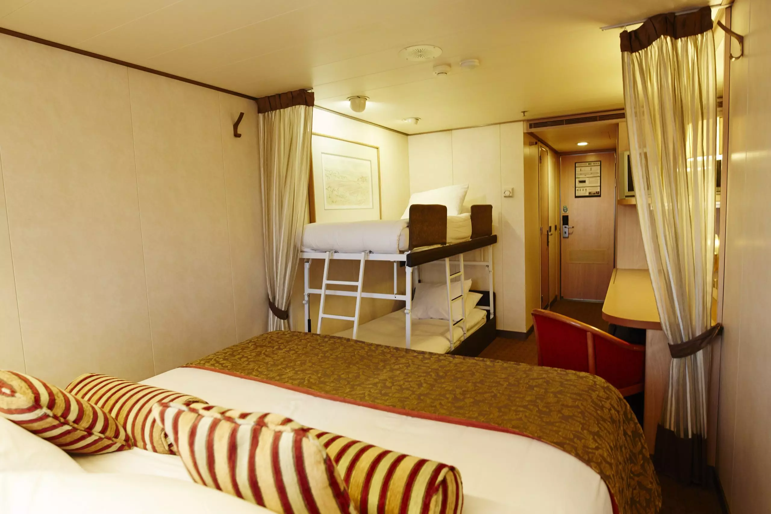 Journey Ship IA inside deck 4 IC inside deck 5IC inside deck 6 double Bed and bunk Bed scaled.jpg